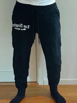 Mjukisbyxor  - Svarta mjukisbyxor. Storlek S.