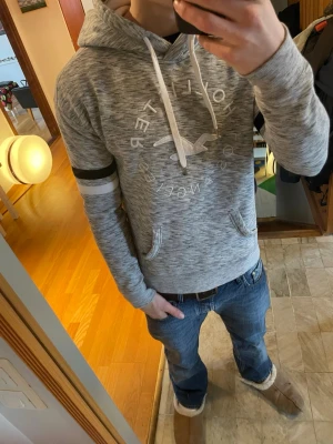 Hollister hoodie - Stilren hoodie från hollister | Storlek S | Skriv vid funderingar Med vänlig hälsning