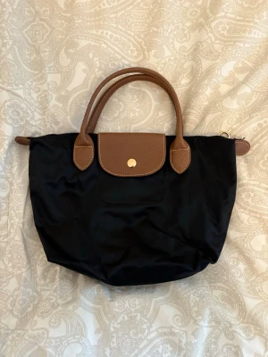 Svart väska - I bra skick 