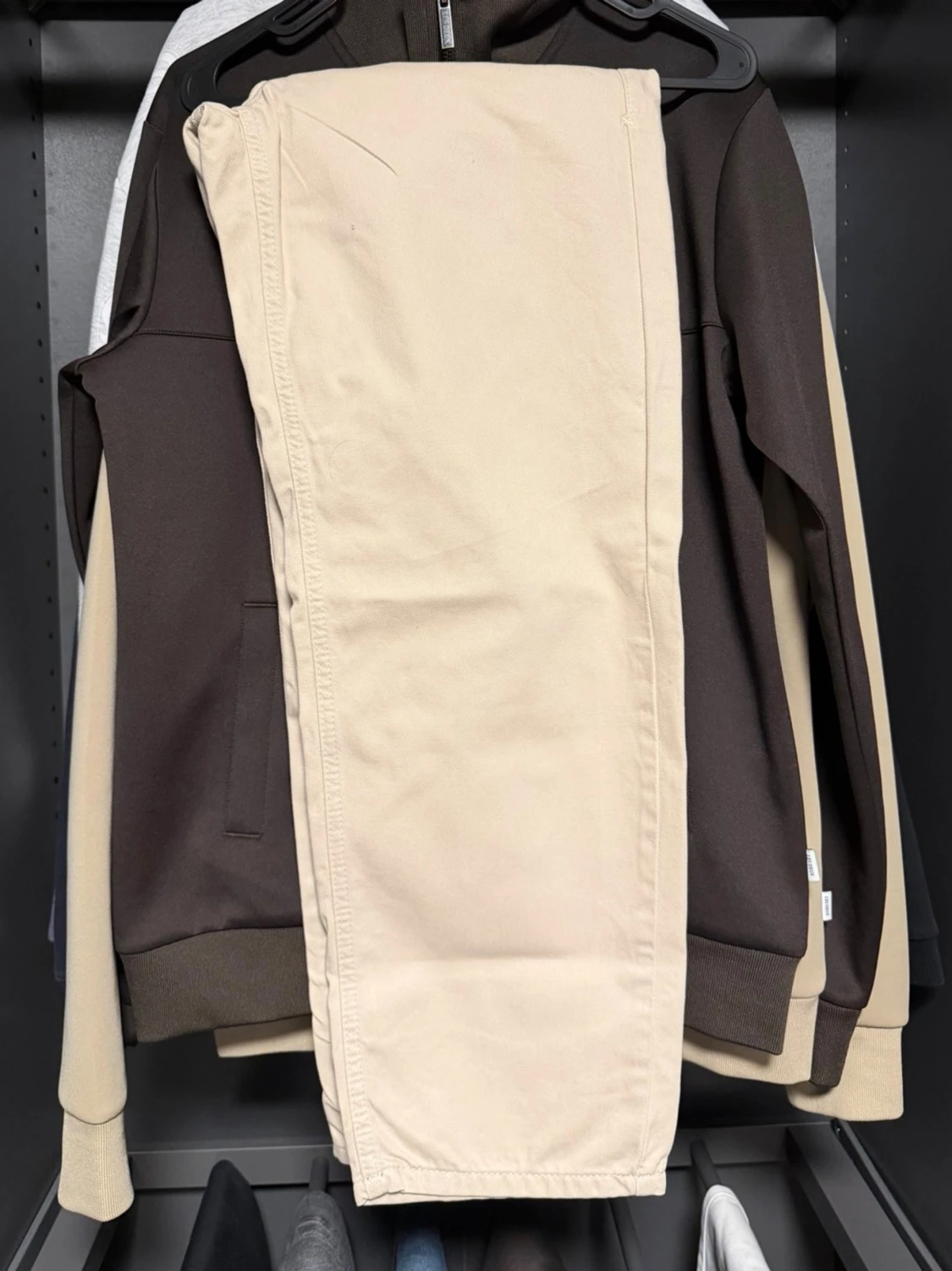 Beige chinos från Morris - 1