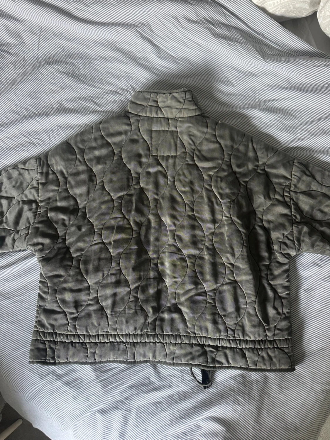 Quiltad grå/grön  jacka  - 1