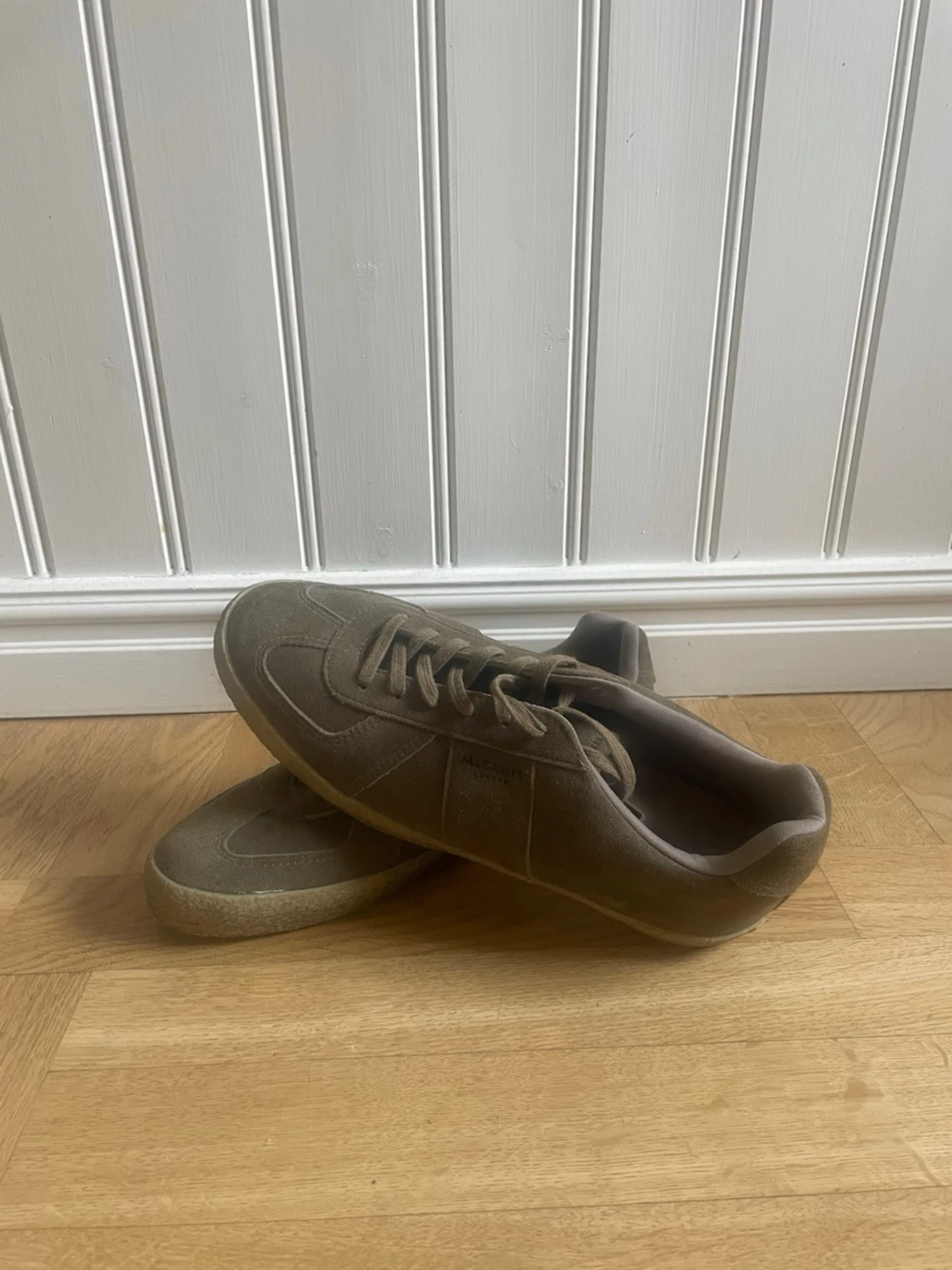 Bruna mockasneakers från AllSaints - 1