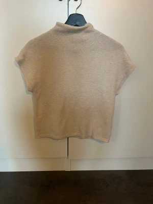 Beige stickad topp från Lindex - Super fin stickad topp från Lindex i storlek S❤️