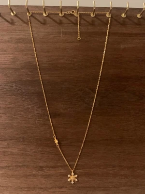 Elira Voss halsband - Nytt och oanvänt