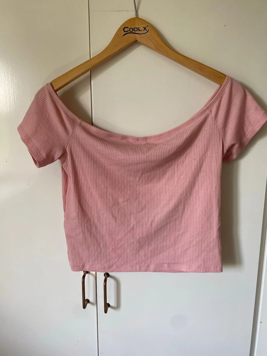 Ljusrosa ribbad offshoulder topp - 2