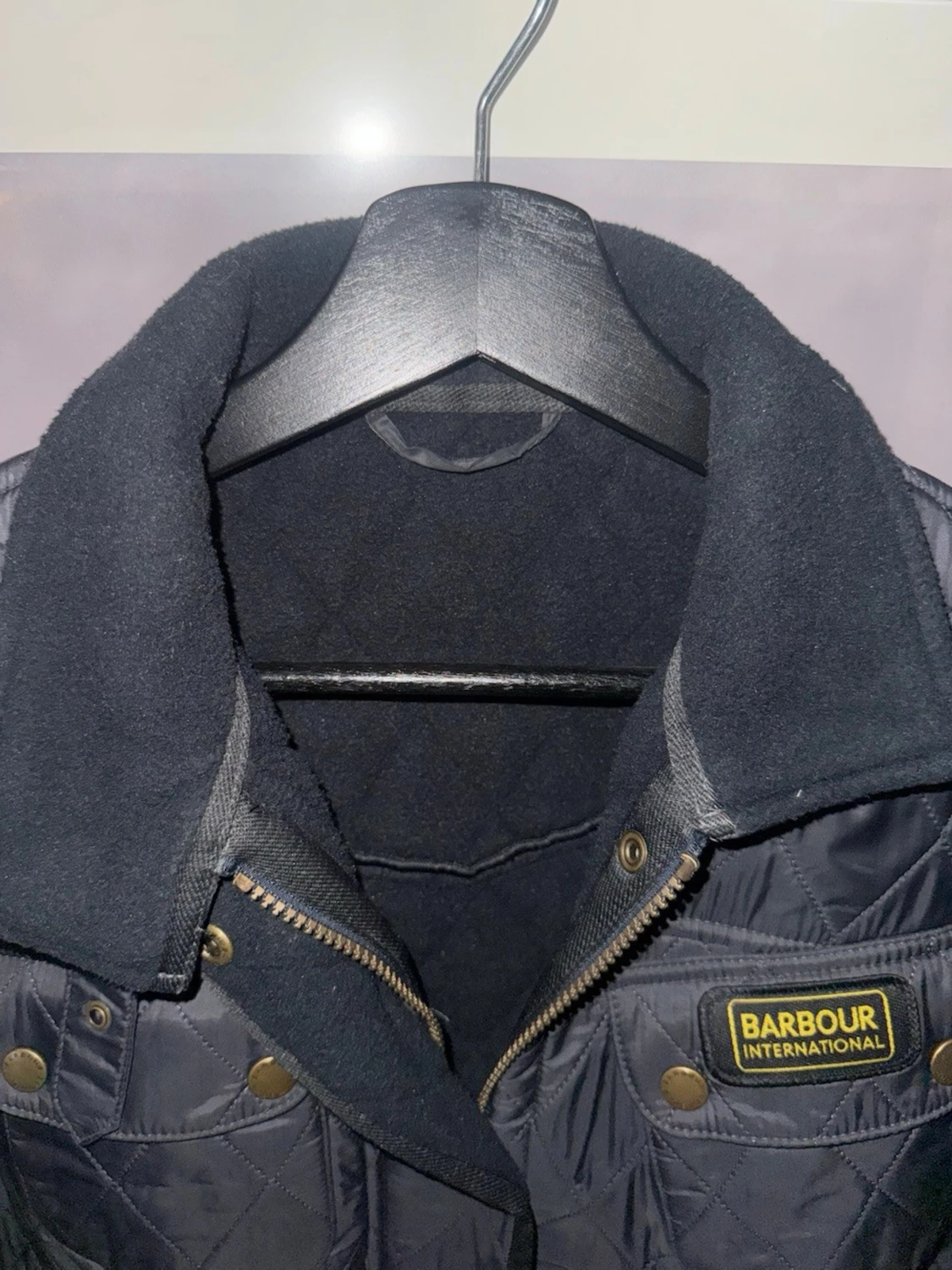 Svart quiltad rock från Barbour - 2