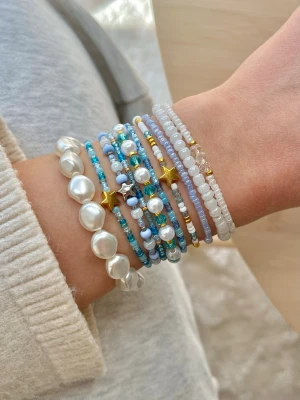 Pearl bracelet - ✨ 10 Handmade beaded bracelets ✨ Each bracelet is carefully handmade, making every piece unique. They are stretchy comfortable, and durable, designed to fit all wrist sizes perfectly. 💚  I offer bundle discounts if you buy multiple items. Check out my profile for more bracelet kits and designs available!  Perfect as a gift or to treat yourself 💫