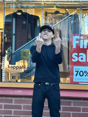 två autistiska apor  - dom är jobbiga. 