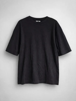 Svart oversized t-shirt från Uniqlo U - En svart oversized t-shirt från Uniqlo Storlek XS men passar dig i storlek small då den är oversized.