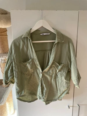 Grön linne blus - Grön linne blus storlek s💗