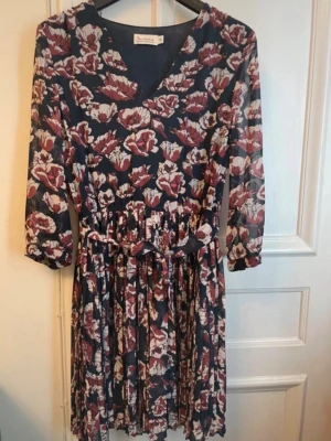 Blommig klänning - Klänning 