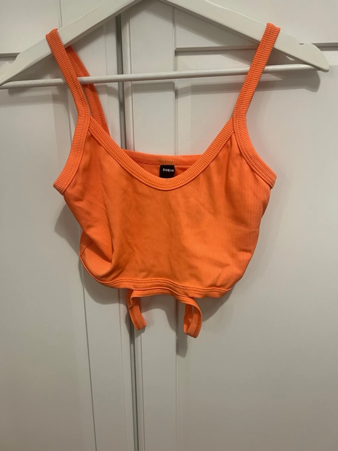 Orange ribbad croppad linnetopp SHEIN