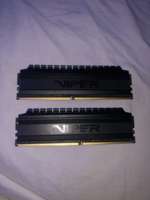 Viper DDR4 RAM-minnen 16gb - FÖRST TILL KVARN KOMMER SÄLJAS VÄLDIGT FORT!  GÖR DU EN SNABB AFFÄR PÅ SWISH SÅ FÅR DU RAM:en FÖR ENDAST 1000kr!!!(REA)  VARAN POSTAS SPÅRBART MED REK 30 MIN EFTER BETALNING!  id-handling(pass) foto visas av mig när du får mitt Swish-nummer för säkerhet!!   Mvh Erik