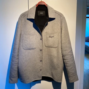 Axel Arigato overshirt - Säljer då den inte används längre. Ord 3650:-