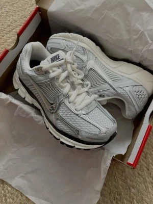 Nike Vomero 5 - Använda några få gånger men fortfarande i bra skick