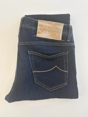 JACOB COHËN JEANS - Tjena! Jacob Cohën jeans i modellen; BARD! (Size: 31) (Skick: 4/5) (Retail: 5200kr) (Vårt pris: 800kr). Hör av er vid frågor & funderingar så ser vi till att vara till hjälp! /W Archive