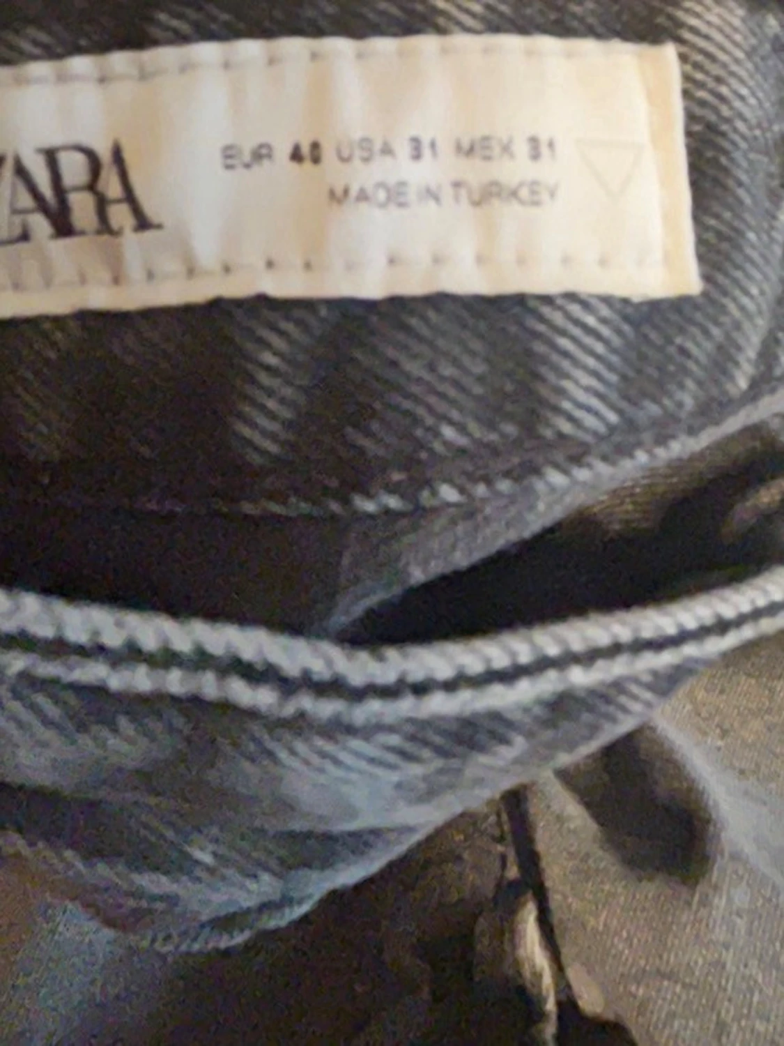 Svarta raka jeans med rå kant - 2