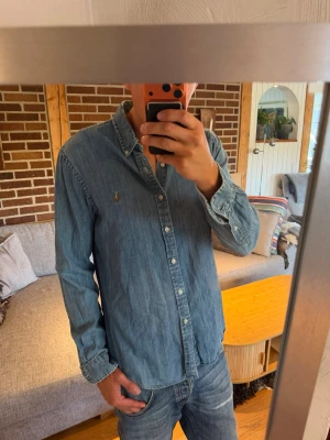 Ralph Lauren Jeansskjorta - Storlek L. Slim fit. Ralph Lauren. Jeansskjorta