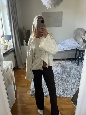 Bruna mjukisbyxor från Gina Tricot - Mörkbruna mjukisbyxor från Gina Tricot, storlek S. Som nya.