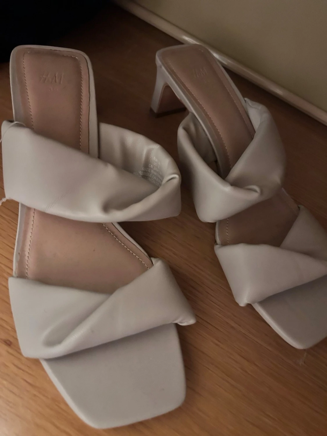 Beige slip-in sandaler med klack - 1