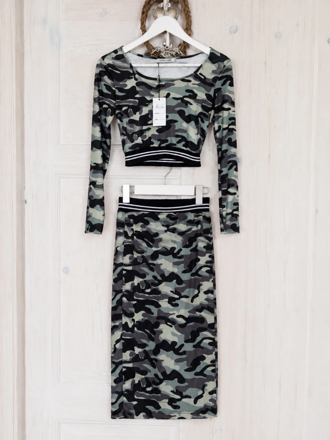 Camo set från Voyelles, långärmad topp & kjol