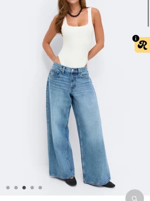 Body  - ”Square neck body” från Gina Tricot i storlek S. Endast testad! Säljer då jag köpte en mindre storlek.