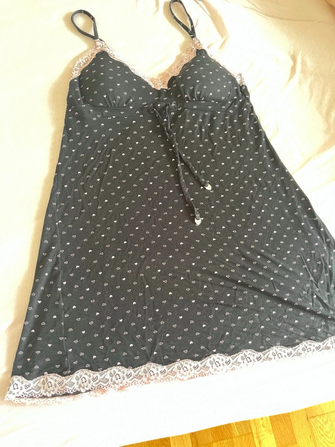 Svart nattlinne med spets och hjärtan - 1