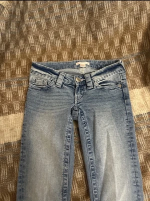 Lågmidjade jeans - använda några gånger