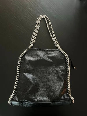 Tiamo handväska - Svart Tiamo handväska i mycket bra skick!❣️