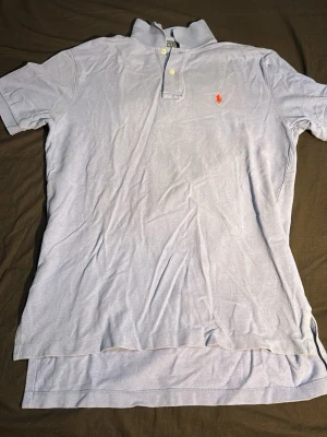 Ljusblå polo t-shirt från Ralph Lauren - Storlek M