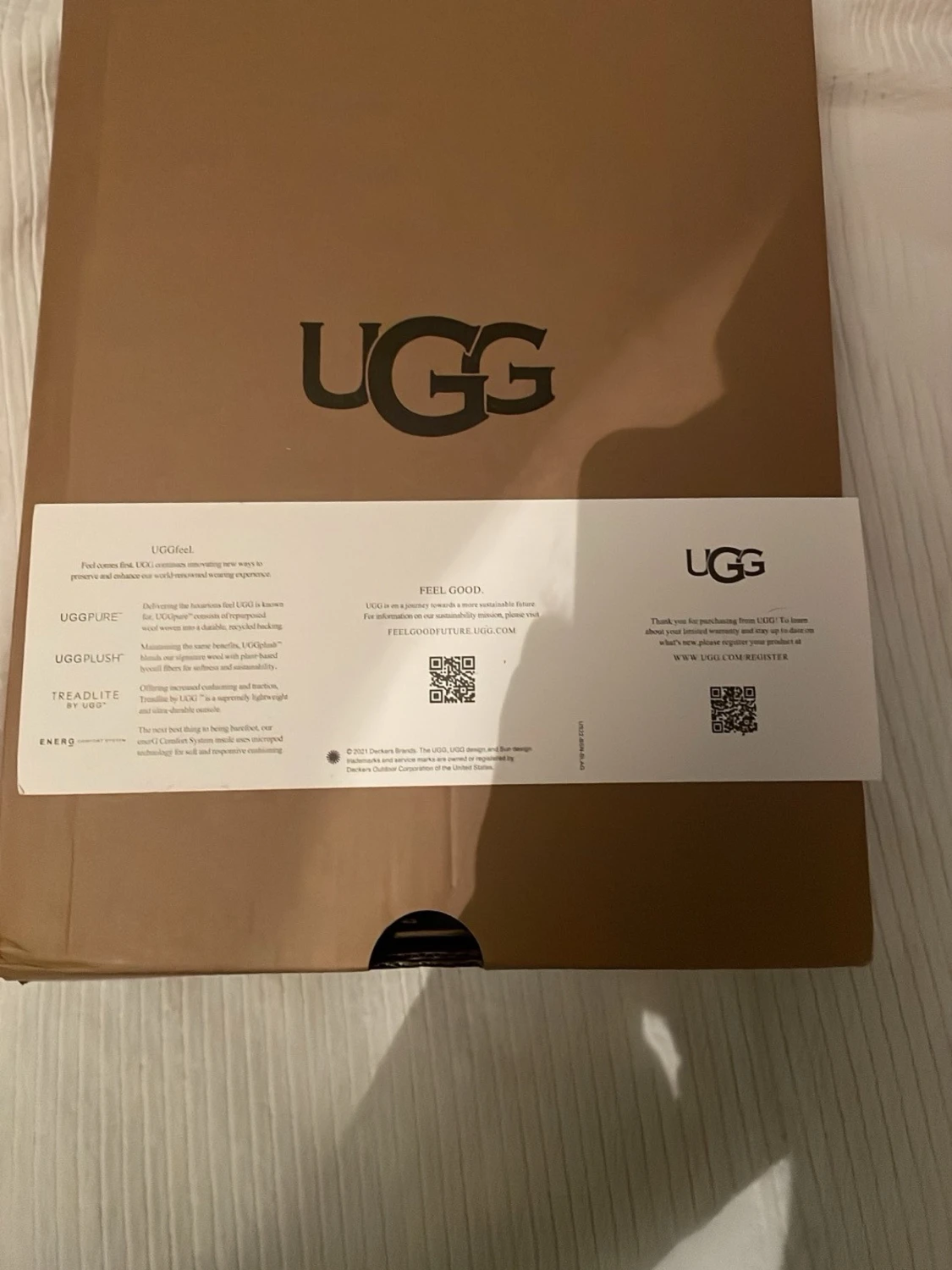 UGG bruna tofflor med röd kant - 2