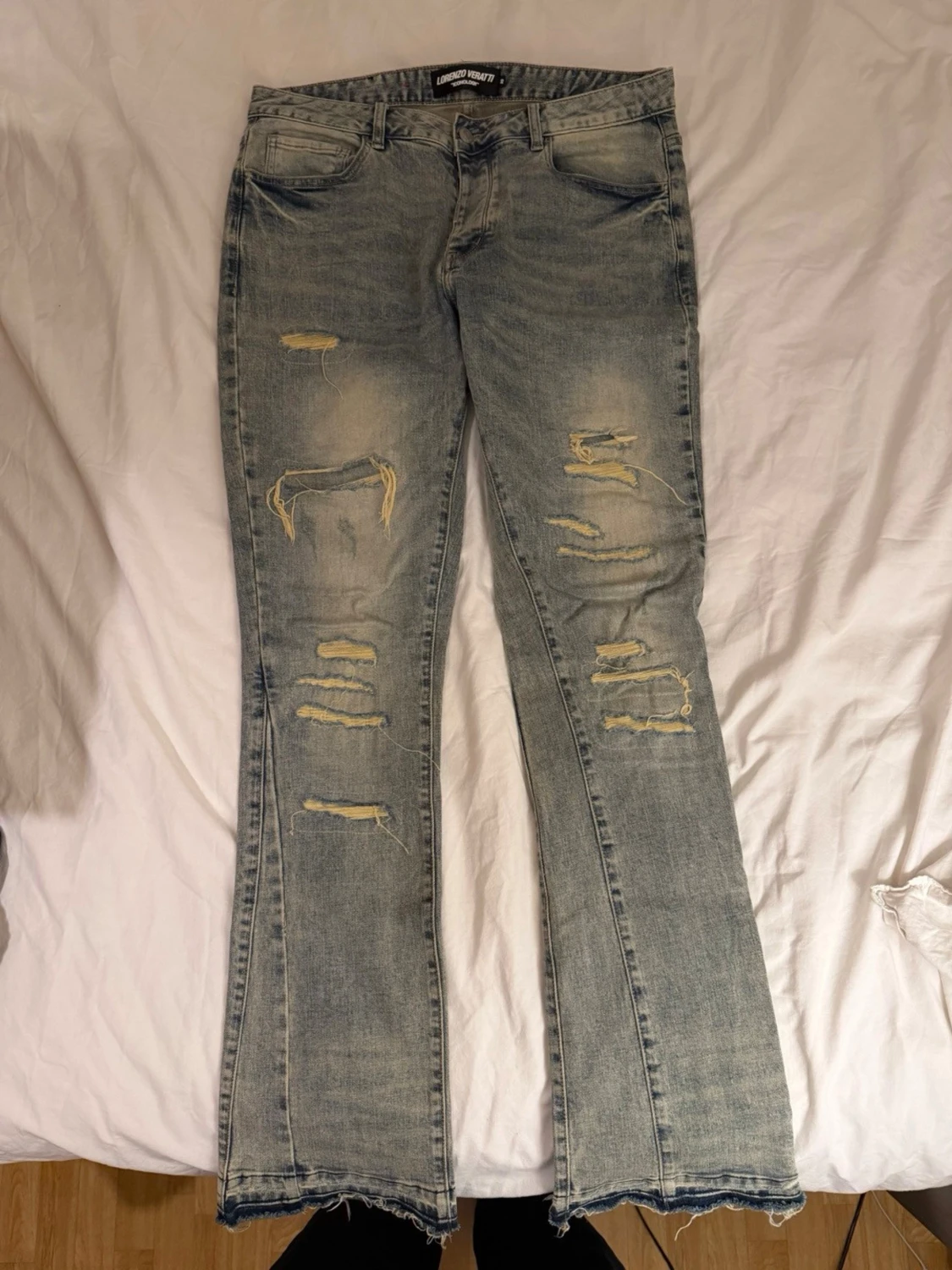 Ljusblå slitna jeans Lorenzo Veratti