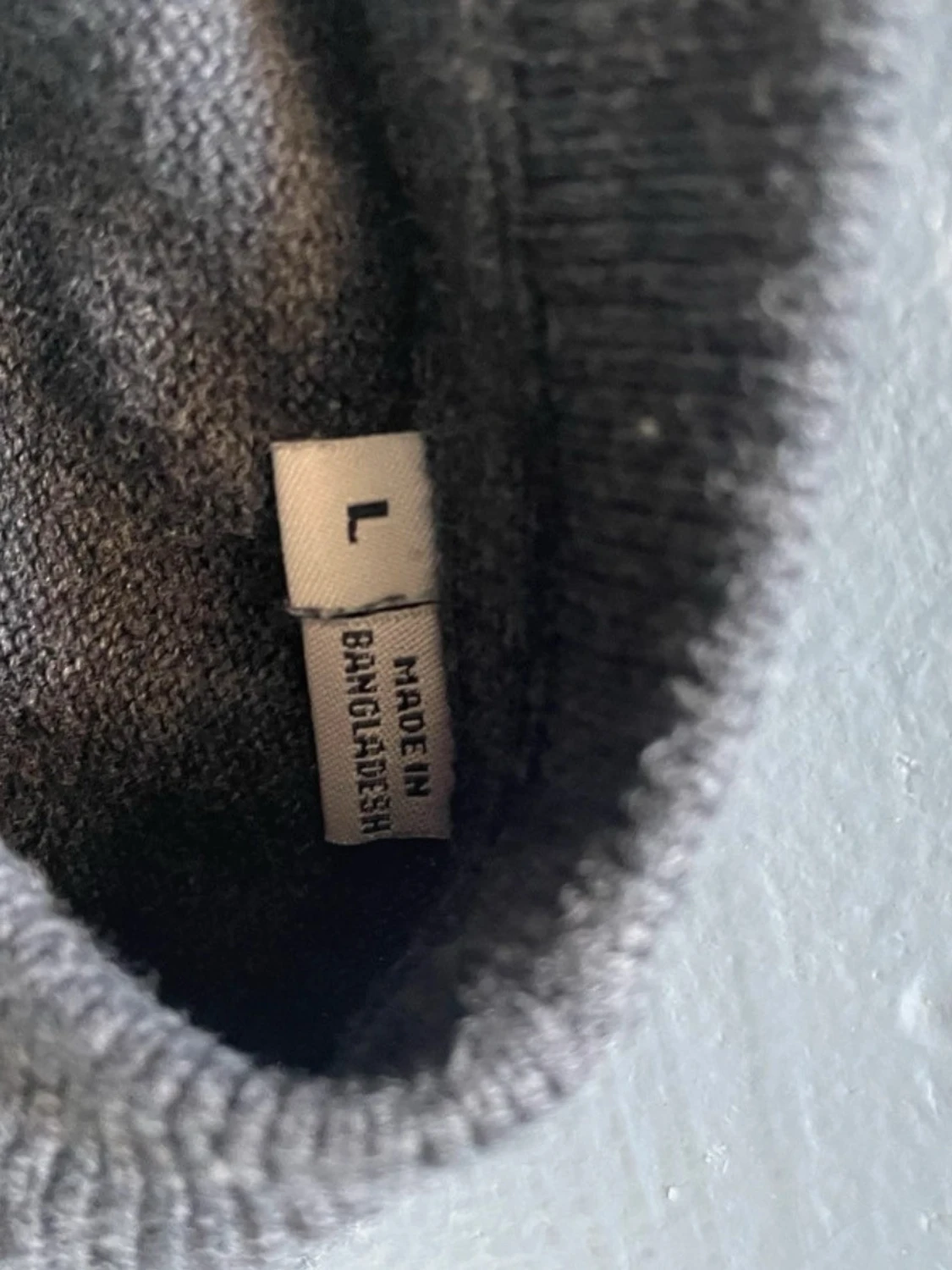 Mörkgrå stickad tröja - 1