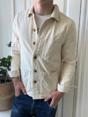 Studio total overshirt  - Studio total overshirt, Inga defekter! Modellen i bilderna är 180 cm 75 kg och bär Storlek M , Kom med frågor! 🌟 (Kan gå ned i pris vid köp av paket 😉)