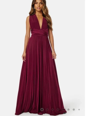 Balklänning / maxidress - Multitie. Aldrig använd, nypris 1300kr