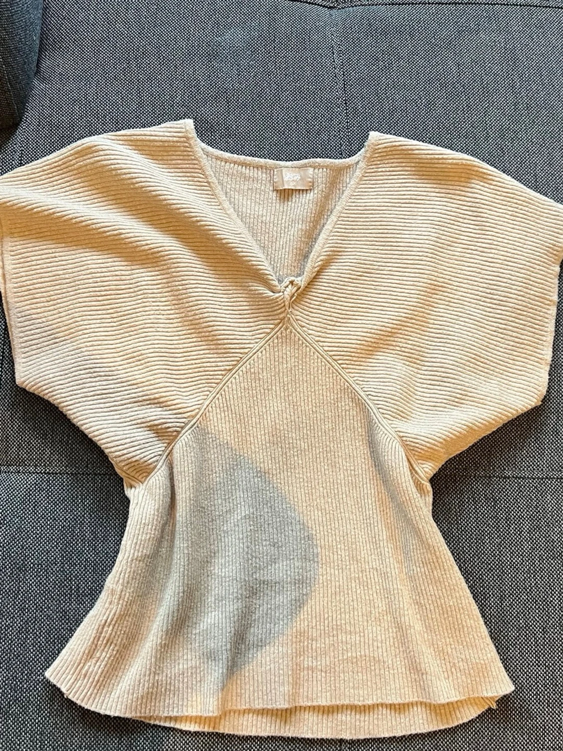 Beige ribbad v-ringad topp - 1