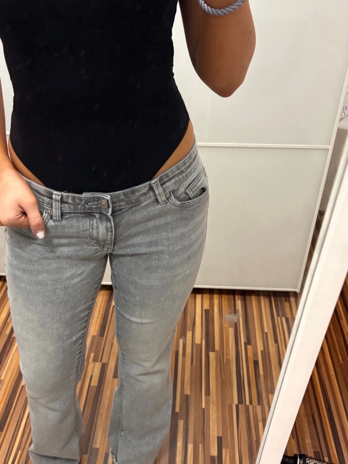 Grå bootcut jeans - 2