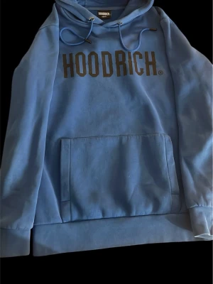 Hoodrich hoodie - Hej! Säljer en Hoodrich hoodie i storlek S, skick 7/10 den har en gömd ficka vid armen, skriv vid frågor och funderingar, pris kan ändras vid snabbaffär!