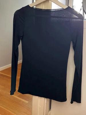 Intimissimi topp - Oanvänd och köpt i butik i Frankrike 31 mars (kvitto finns), storlek S, inget fel kommer endast inte till användning. Pris kan diskuteras!