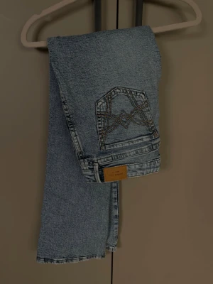 Gina jeans - Nästan helt oanvända!!! Skriv för fler bilde och ifall du har några frågor!!!💓💓