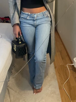 Ljusblå jeans bootcut - Super snygga jeans från Zara sänker pris vid snabb affär