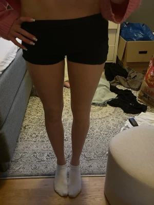 Mörkblå shorts från Gina Tricot - Mörkblå yoga-shorts från Gina tricot