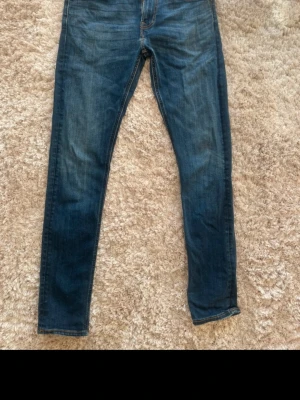Lee herrjeans blåa - Herrjeans från Lee. Jätte bra skick. Storlek är W28, L32