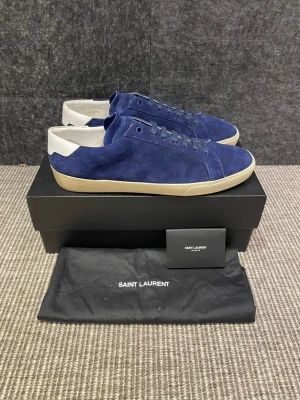 Saint Laurent skor (nya) - Hej! Säljer nu dessa svin snygga ysl skor. Skorna är i nytt skick! Begränsat antal boxar och dustbags. Hör av dig vid frågor.