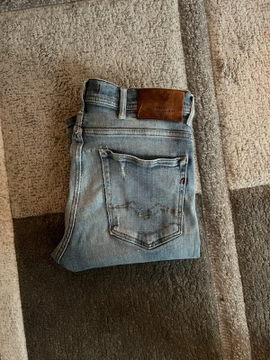 Replay anbass hyper flex - 🔶Säljer min replays för jag känner för ett par nya ett litet hål i byxorna men de syns inte mycke o går att sy jätte lätt 🔶