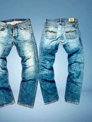 Nudie | Grim Tim - Snygga Nudie jeans i färgen ljusblå! ⭐️ Det är storlek 31W 34L. Modellen heter Grim Tim! ⚜️ Riktigt feta! 🔥 