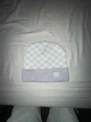 Grå mössa - Snygg grå mössa 