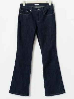Mörkblå bootcut jeans - Snygga mörkblå bootcut jeans med klassisk femficksdesign. stl 38 tall, passar 170+.