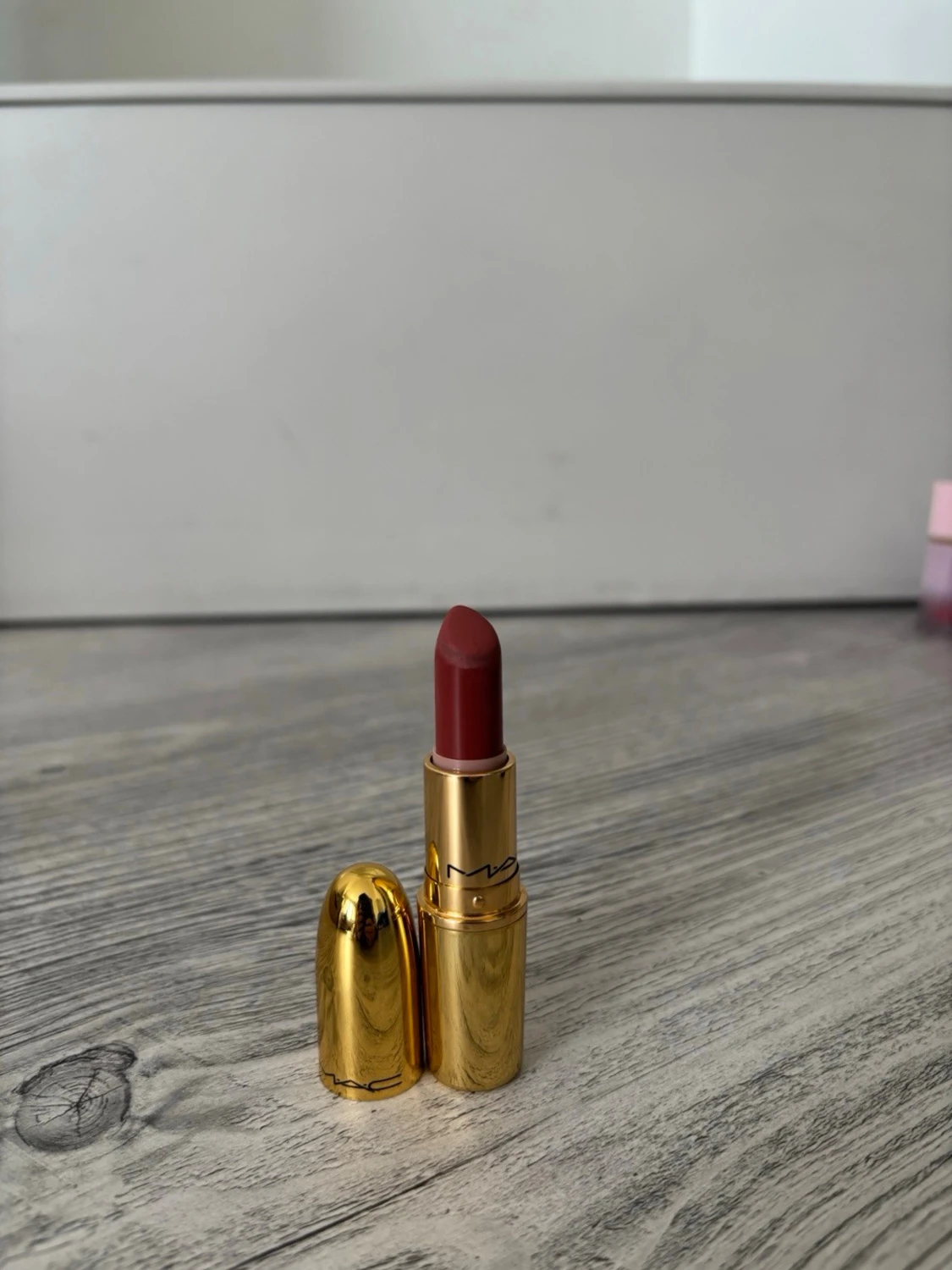 MAC läppstift i guldig hylsa - 1