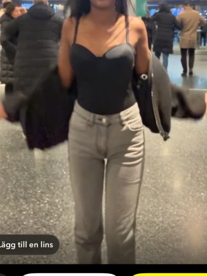 Body - Säljer en jätte fin body i stl S men funkar också på xs och m. Den sätter sig efter din kropp och är jätte fin! Är i helt nytt skick har endast använd en gång! 